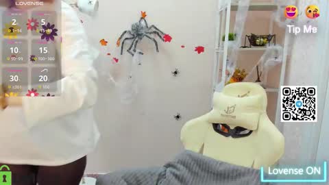 Snapshot of rockett_bunny chatting on 10.22.25 Rockett online show from 10.22.25