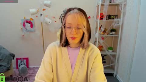 Snapshot of rockett_bunny chatting on 10.23.25 Rockett online show from 10.23.25