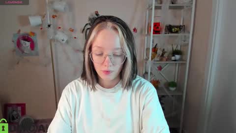 Snapshot of rockett_bunny chatting on 10.27.25 Rockett online show from 10.27.25