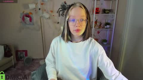 Snapshot of rockett_bunny chatting on 10.28.25 Rockett online show from 10.28.25