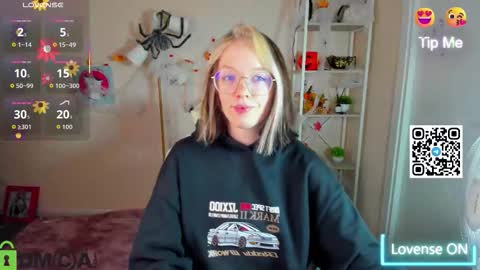 Snapshot of rockett_bunny chatting on 11.02.25 Rockett online show from 11.02.25