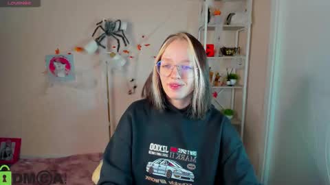 Snapshot of rockett_bunny chatting on 11.04.25 Rockett online show from 11.04.25