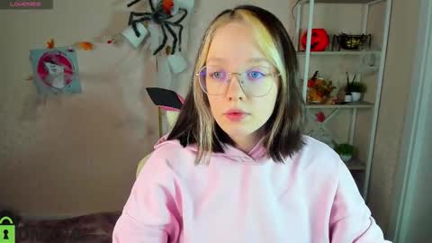 Snapshot of rockett_bunny chatting on 11.12.25 Rockett online show from 11.12.25