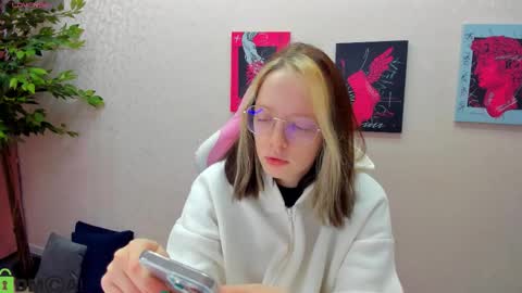 Snapshot of rockett_bunny chatting on 12.14.25 Rockett online show from 12.14.25