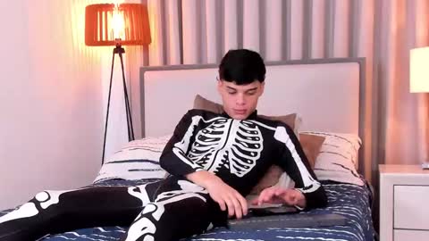 Snapshot of rockywood20cm chatting on 10.31.25 RockyWood20CM online show from 10.31.25