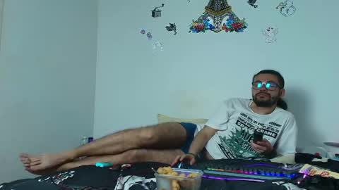 Snapshot of rodri_white chatting on 05.26.26 rodri_white online show from 05.26.26
