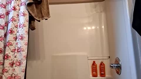 Snapshot of rogerdoger011 chatting on 11.26.25 rogerdoger011 online show from 11.26.25