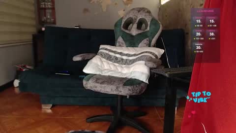 Snapshot of rogert_xx chatting on 10.10.25 Rogert online show from 10.10.25