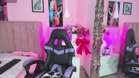 Snapshot of rolyloren chatting on 12.12.24 Marcela online show from 12.12.24