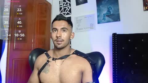Snapshot of romanpearce_ chatting on 04.30.26 Roman online show from 04.30.26