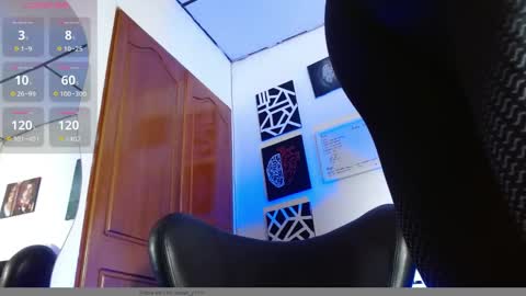 Snapshot of romanpearce_ chatting on 05.13.26 Roman online show from 05.13.26