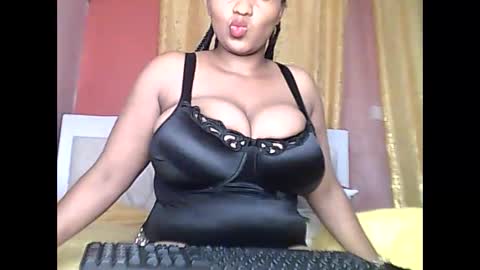 Snapshot of romina_26 chatting on 04.22.26 Romina 26 online show from 04.22.26