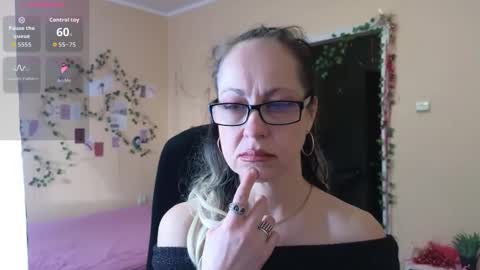 Snapshot of ronda_roni chatting on 01.16.26 ronda_roni online show from 01.16.26