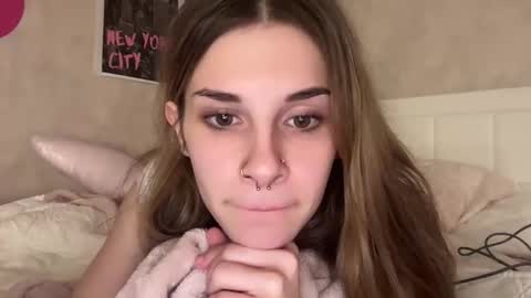 Snapshot of ros3210 chatting on 10.20.25 Rose online show from 10.20.25