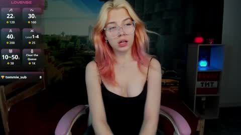 Snapshot of rosahayes chatting on 04.19.26 Call me Rosa online show from 04.19.26