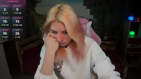 Snapshot of rosahayes chatting on 04.26.26 Call me Rosa online show from 04.26.26