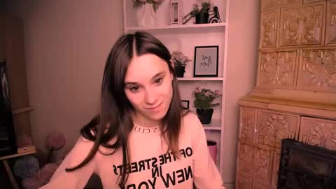 Snapshot of rosalais_ chatting on 04.22.26 Rose online show from 04.22.26