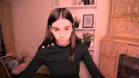 Snapshot of rosalais_ chatting on 04.23.26 Rose online show from 04.23.26