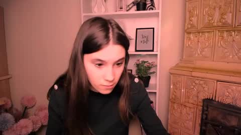 Snapshot of rosalais_ chatting on 04.24.26 Rose online show from 04.24.26