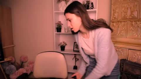 Snapshot of rosalais_ chatting on 04.25.26 Rose online show from 04.25.26