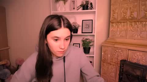 Snapshot of rosalais_ chatting on 04.28.26 Rose online show from 04.28.26