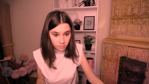 Snapshot of rosalais_ chatting on 05.23.26 Rose online show from 05.23.26