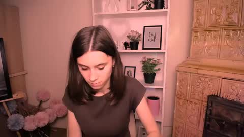 Snapshot of rosalais_ chatting on 06.04.26 Rose online show from 06.04.26
