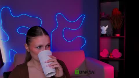 Snapshot of rosalie_liu chatting on 11.25.25 rosalie_liu online show from 11.25.25