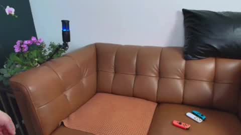 Snapshot of rosaliecaine chatting on 02.25.26 Rosalie Caine online show from 02.25.26