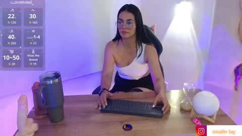 Snapshot of rosalind_tay chatting on 11.06.25 ROSALIN online show from 11.06.25