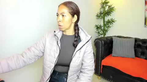 Snapshot of rosalinda_cortez chatting on 07.25.26 Rosalinda online show from 07.25.26