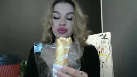 Rosalina online show from 10.31.25