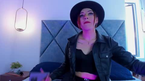 Snapshot of rose_raven chatting on 12.01.25 Rose online show from 12.01.25