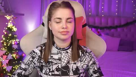 Snapshot of roseallan chatting on 01.04.25 Rose online show from 01.04.25