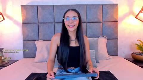 roseaurora online show from 04.17.26