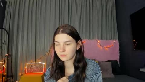Snapshot of roseblanche2k chatting on 12.03.25 Florin online show from 12.03.25