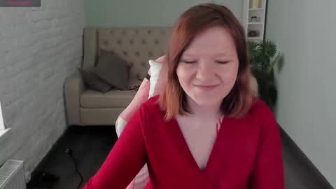 Snapshot of rosecartersxx chatting on 05.17.26 Rose online show from 05.17.26