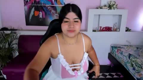Snapshot of rosee_honey_ chatting on 09.21.25 rose online show from 09.21.25