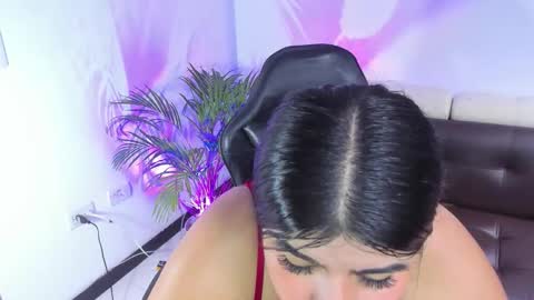 Snapshot of rosee_honey_ chatting on 10.14.25 rose online show from 10.14.25