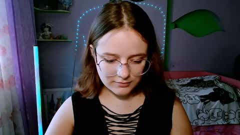 Snapshot of roseelynn chatting on 07.16.26 roseelynn online show from 07.16.26