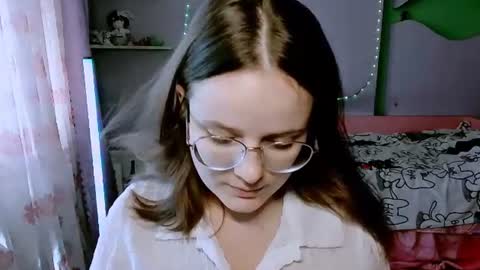 Snapshot of roseelynn chatting on 07.18.26 roseelynn online show from 07.18.26
