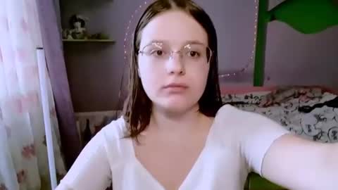Snapshot of roseelynn chatting on 07.22.26 roseelynn online show from 07.22.26