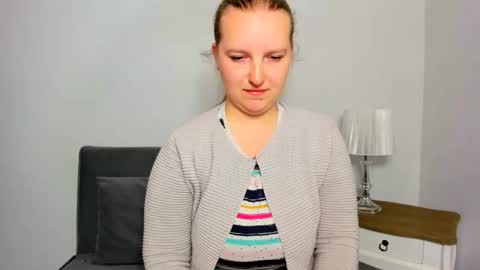 Snapshot of rosehypnotic chatting on 04.08.26 Rose online show from 04.08.26