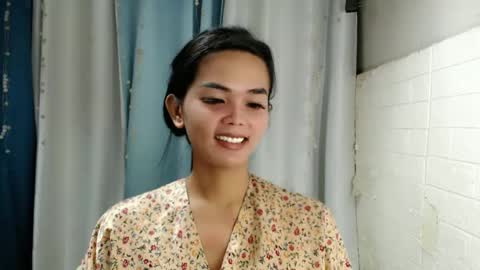 Snapshot of rosella_xx chatting on 01.25.25 TONETH online show from 01.25.25