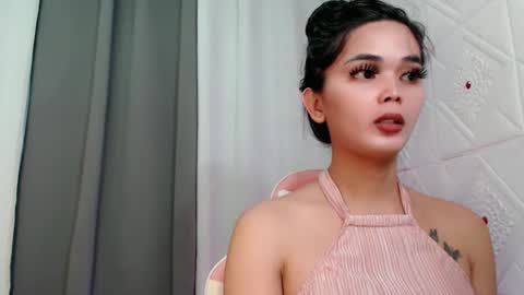 Snapshot of rosella_xx chatting on 10.10.25 TONETH online show from 10.10.25