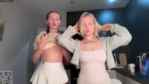 Snapshot of roselunes chatting on 04.26.26 Sophie and Sarah online show from 04.26.26