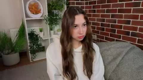 Snapshot of rosemaryhauan chatting on 07.25.26 Annie online show from 07.25.26