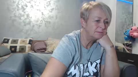 Snapshot of roses_and_lillies chatting on 02.19.26 Lovepinklilly online show from 02.19.26