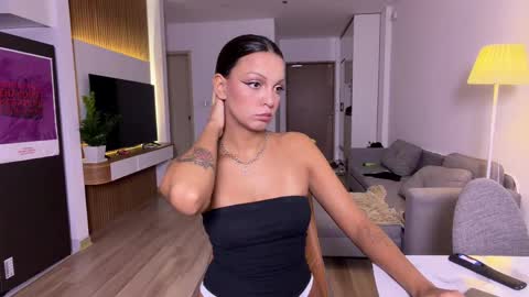 Snapshot of roshelle_xxx chatting on 05.09.26 Roshelle online show from 05.09.26
