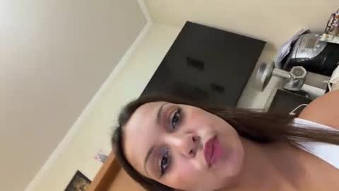 Snapshot of roshelle_xxx chatting on 06.26.26 Roshelle online show from 06.26.26